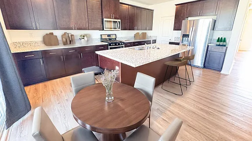 993 Peach Grv, Riverside, CA 92501796