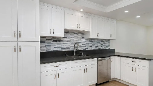 126 Almador, Irvine, CA 92614816