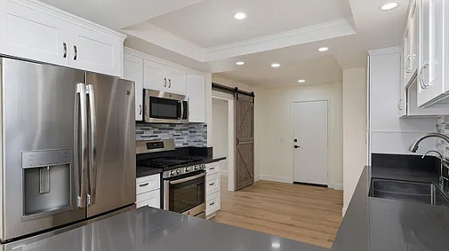 126 Almador, Irvine, CA 92614817